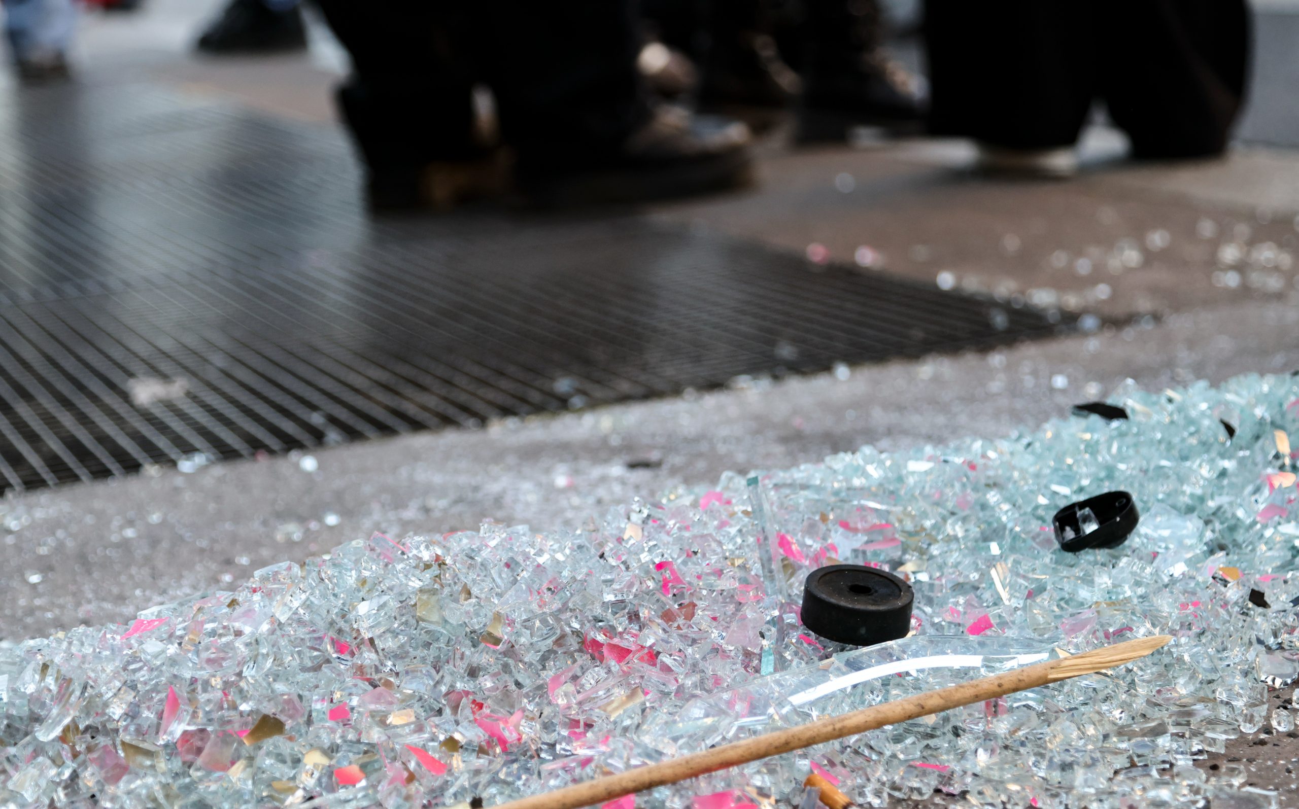 Paris Imposes Overnight Curfew in Two Areas Following Weekend Riots and Looting
