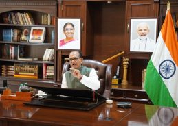 Agriculture Minister Shivraj Singh Chouhan reviews preparations for Khet Bachao Abhiyan