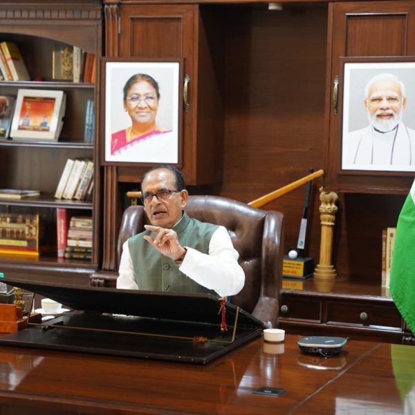 Agriculture Minister Shivraj Singh Chouhan reviews preparations for Khet Bachao Abhiyan