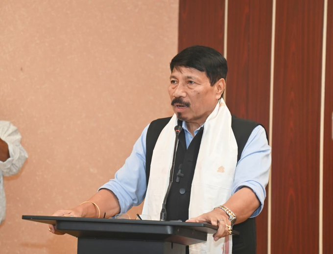 পঞ্চায়ত আৰু গ্রামোন্নয়ন মন্ত্রী অতুল বৰাৰ বৈঠক