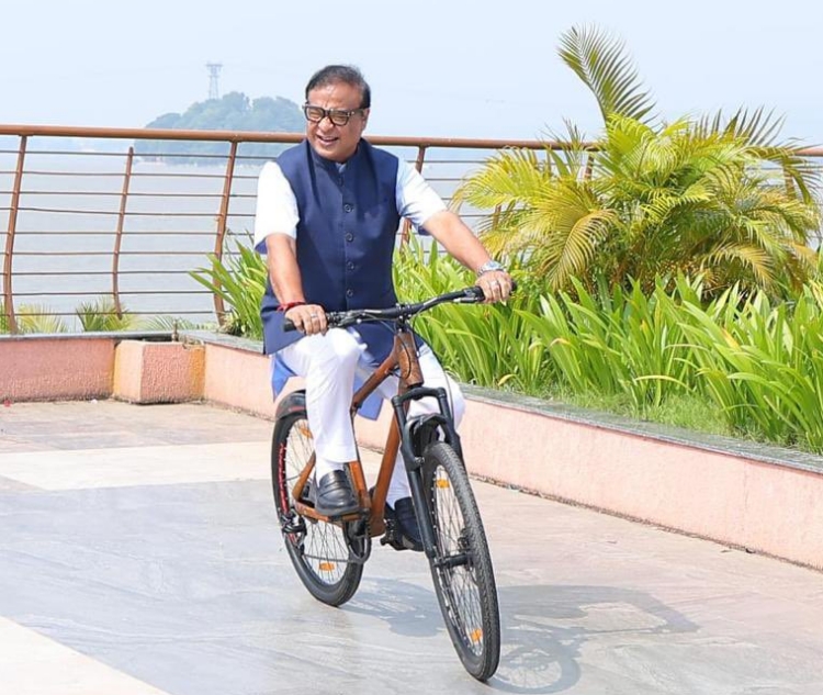 ৰাজ্যৰ বাঁহক আধুনিক আৰু বহনক্ষম যাতায়াতৰ সৈতে সংযোগ কৰি গুৱাহাটীত মুখ্যমন্ত্রী ড° হিমন্ত বিশ্ব শৰ্মাৰ অসম বেম্বো চাইকেল আনুষ্ঠানিকভাবে মুকলি