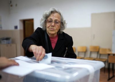 Bulgaria: Low voter turnout leads to runoff elections for President Bulgaria: Low voter turnout leads to runoff elections for President