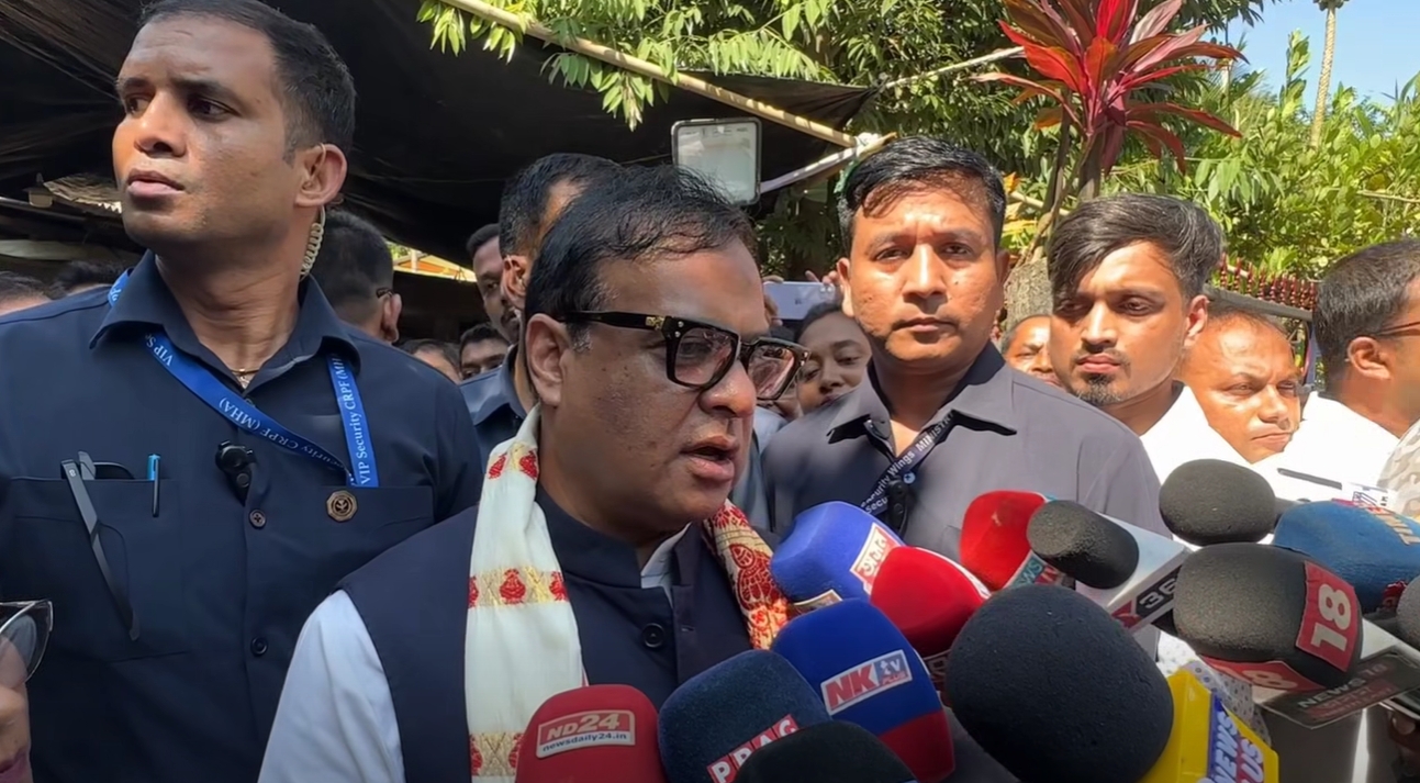 হিমাশ্ৰী বড়োৰ বাসগৃহত উপস্থিত মুখ্যমন্ত্রী ড° হিমন্ত বিশ্ব শর্মা