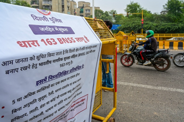 दिल्ली पुलिस ने नई दिल्ली के जंतर-मंतर पर विरोध प्रदर्शन के बीच सुरक्षा के कडे इंतजाम किए