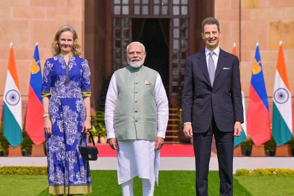 पीएम मोदी और लिकटेंस्टाइन प्रिंस एलोइस ने हैदराबाद हाउस में मुलाकात की