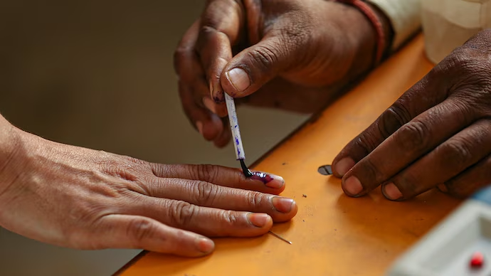 पश्चिम बंगाल, तमिलनाडु, और पुद्दुचेरी की 5 विधानसभा सीट और असम की 1 लोकसभा सीट पर उपचुनाव के लिए मतदान जारी