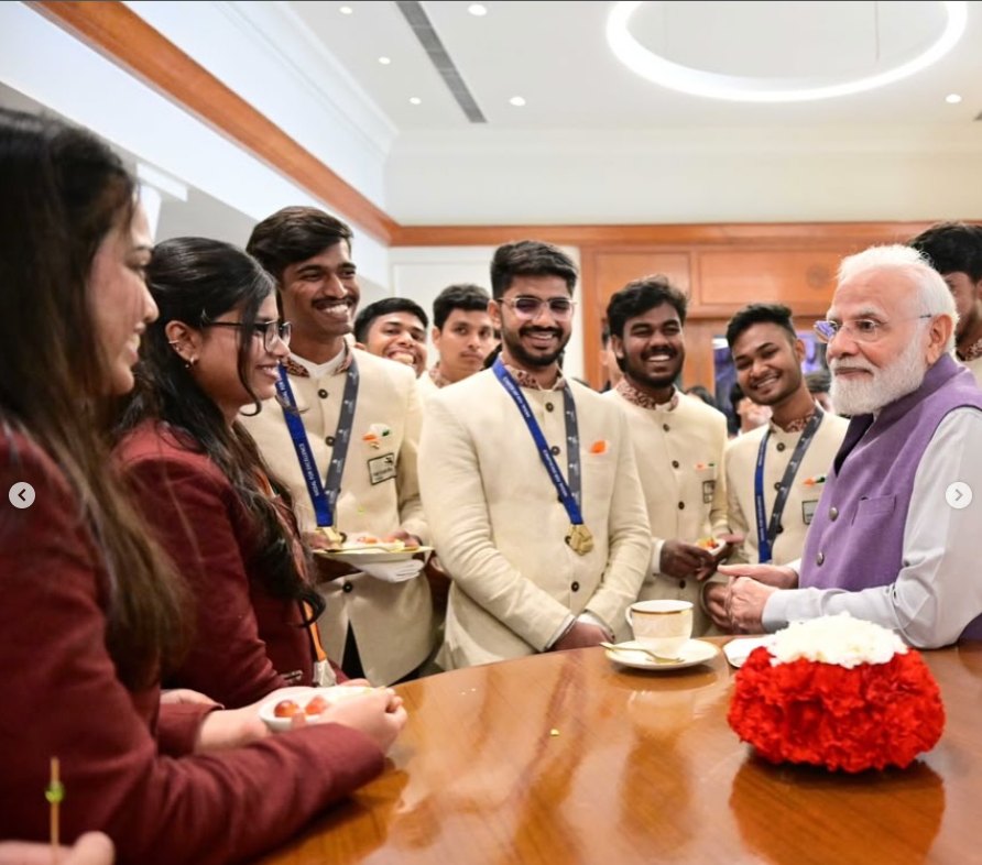 प्रधानमंत्री मोदी ने युवाओं से निरंतर कौशल विकास और नई तकनीकों को अपनाने का आह्वान किया