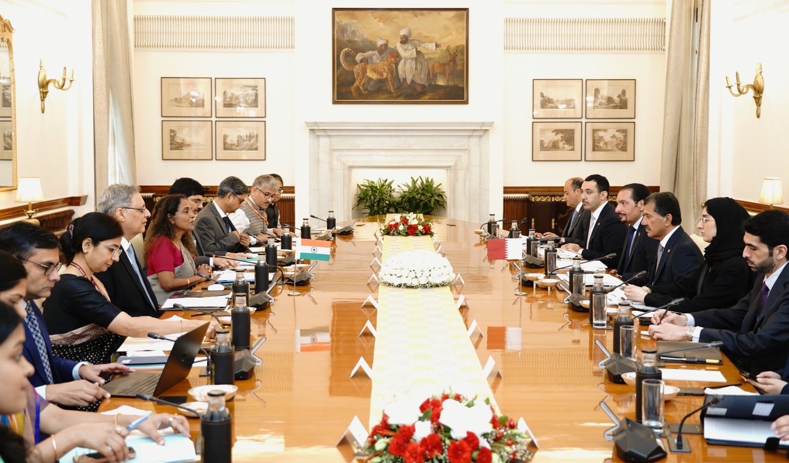 भारत और कतर ने द्विपक्षीय संबंधों की समीक्षा की; व्यापार, निवेश और संस्कृति सहित विभिन्न मुद्दों पर हुई चर्चा