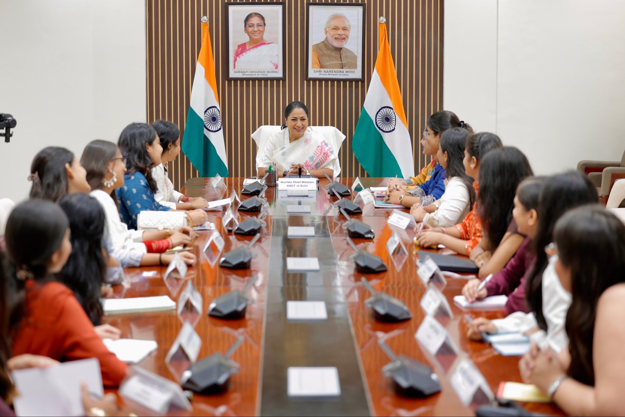 दिल्ली की मुख्यमंत्री ने विभिन्न महाविद्यालयों की छात्रा प्रतिनिधियों के साथ संवाद किया