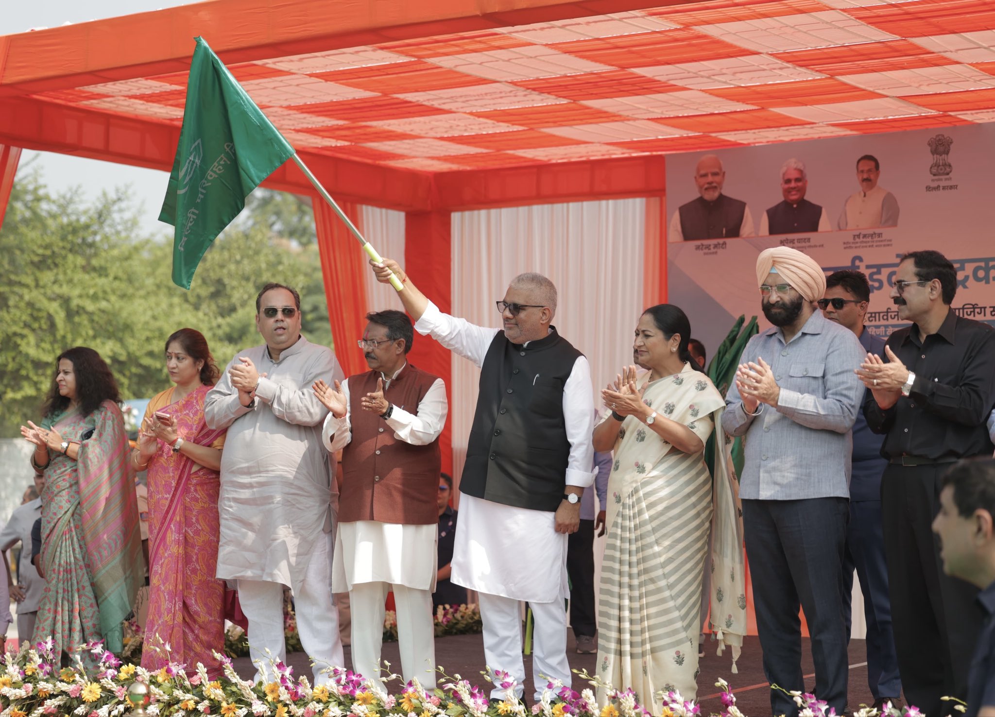 केंद्रीय मंत्री भूपेन्द्र यादव ने 150 नई इलेक्ट्रिक बसों को हरी झंडी दिखाकर रवाना किया