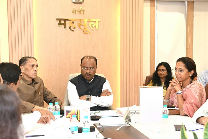 महाराष्ट्र के राजस्व मंत्री चंद्रशेखर बावनकुले ने पेयजल योजनाएं बहाल करने के निर्देश दिए