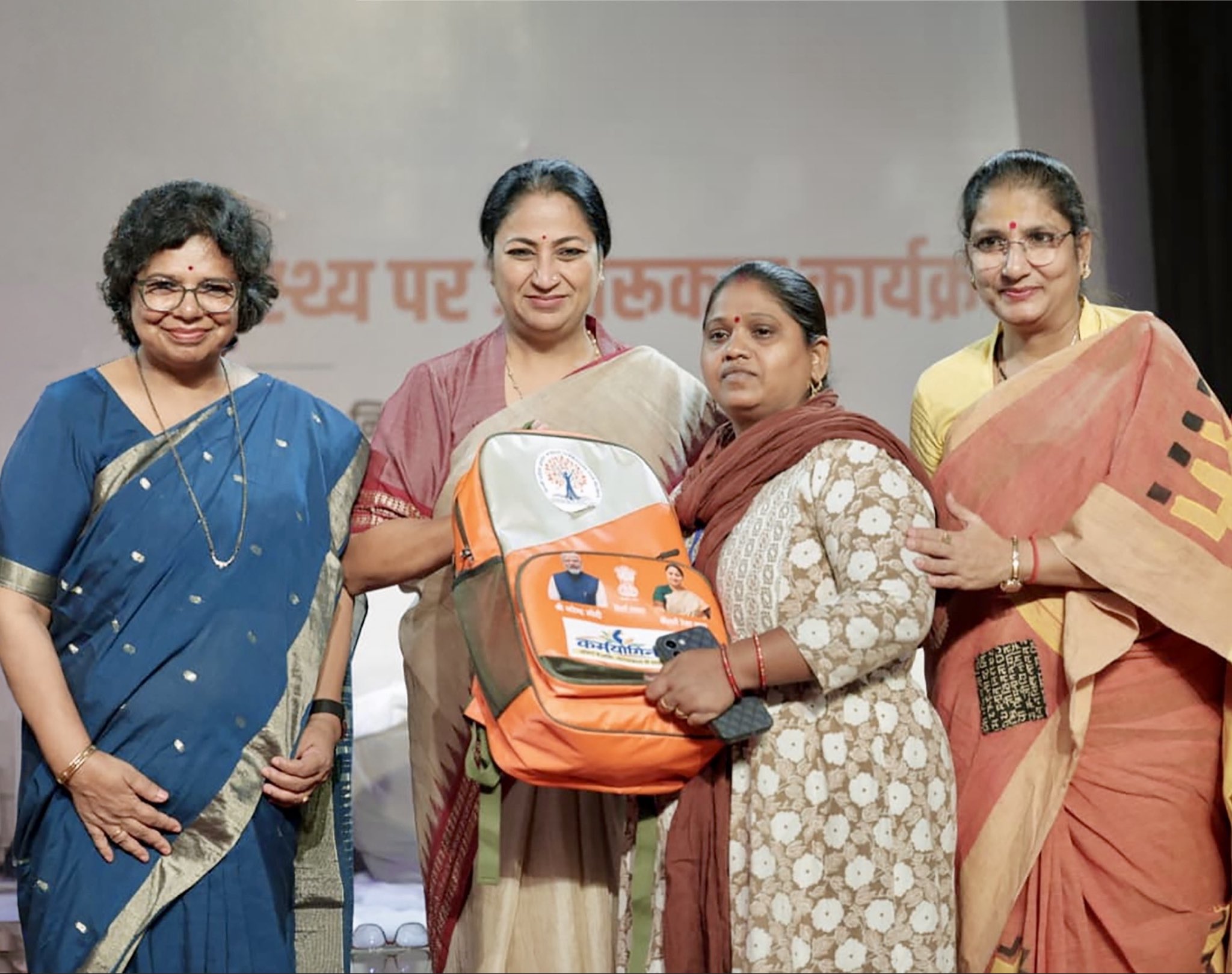 दिल्‍ली के निर्माण में श्रमिक बहनों का परिश्रम, सेवाभाव और समर्पण अमूल्य है: मुख्‍यमंत्री रेखा गुप्‍ता