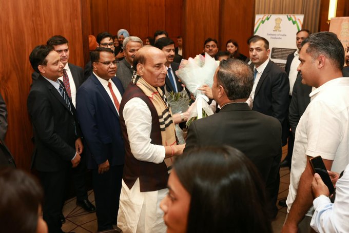 रक्षा मंत्री राजनाथ सिंह ने कहा है कि ‘वसुधैव कुटुंबकम’ के दर्शन से प्रेरित होकर भारत समृद्धि, ज्ञान और शक्ति का संगम स्थापित करना चाहता है।