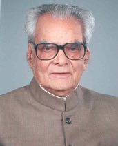 रक्षा मंत्री राजनाथ सिंह ने आज पूर्व उपराष्ट्रपति भैरों सिंह शेखावत की जयंती पर उन्हें श्रद्धांजलि अर्पित की