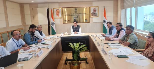 पर्यावरण मंत्रालय के सचिव नरेंद्र भूषण ने दिल्ली-एनसीआर में वायु प्रदूषण रोकने के लिए यूपी सरकार की तैयारियों की समीक्षा की