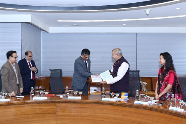 इंडिया पोस्ट और इंडिया यूनीट ट्रस्ट और यूटीआई म्यूचुअल फंड ने समझौता ज्ञापन पर किए हस्ताक्षर