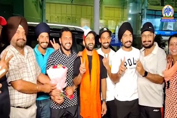 Indian Men’s Hockey team receives a rousing welcome at Amritsar on arrival from Olympics