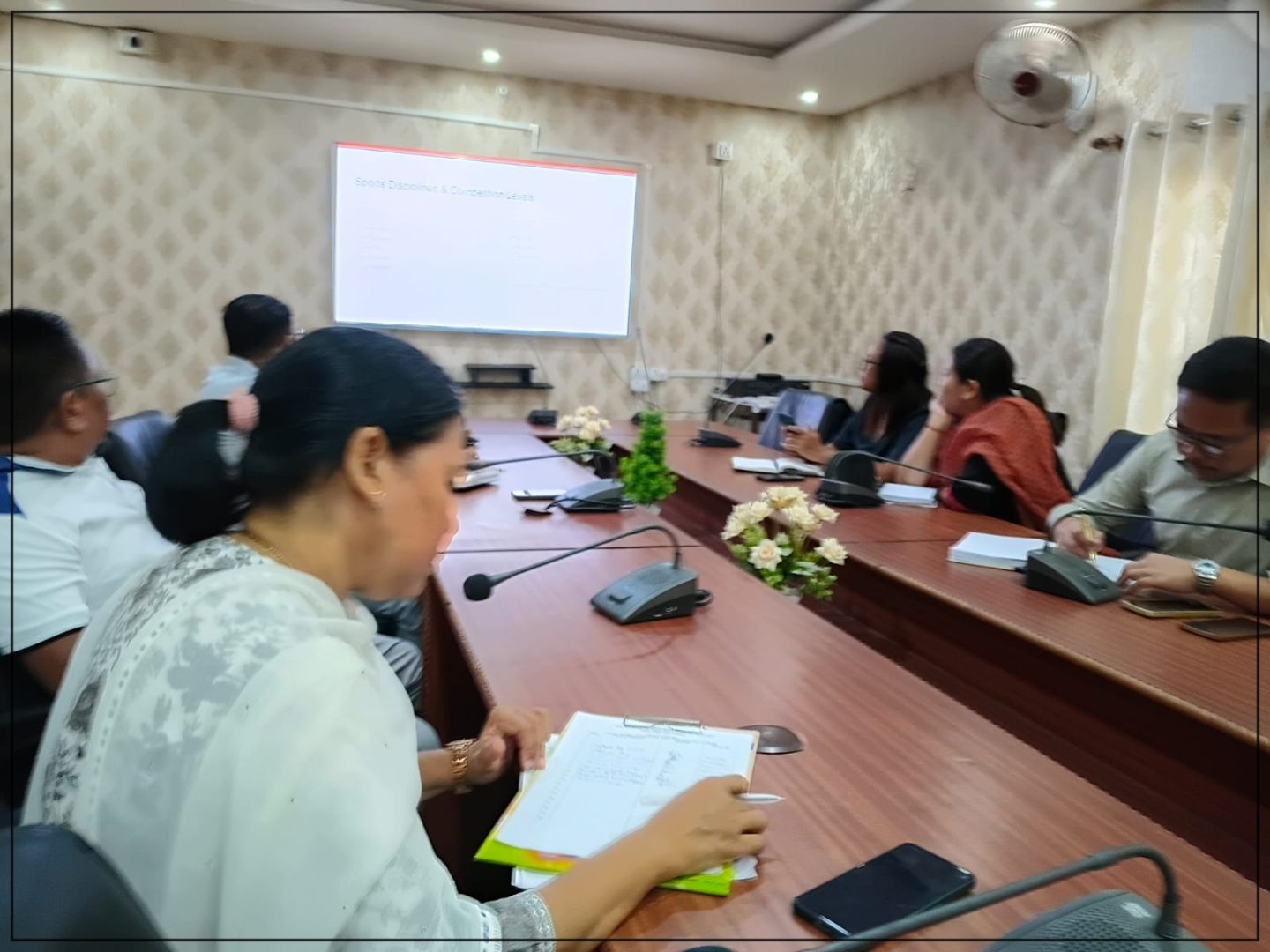 খেল মহাৰণ তৃতীয় সংস্কৰণ-শিশু ক্ৰীড়া সমাৰোহ সফল কৰাৰ উদ্দেশ্যে ডিফু জিলা আয়ুক্তৰ কাৰ্যালয়ত বৈঠক