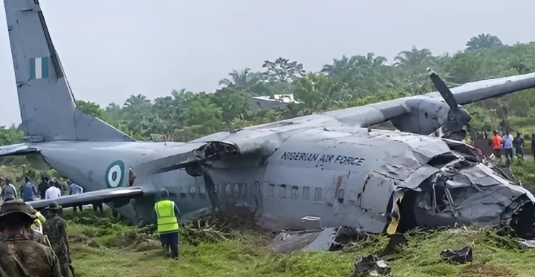 Nigerian military plane crashes killing 32