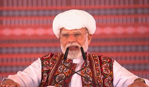 प्रधानमंत्री मोदी ने बनासकांठा में 14 हजार करोड़ रुपये से अधिक की विभिन्न विकास परियोजनाओं का शुभारंभ किया