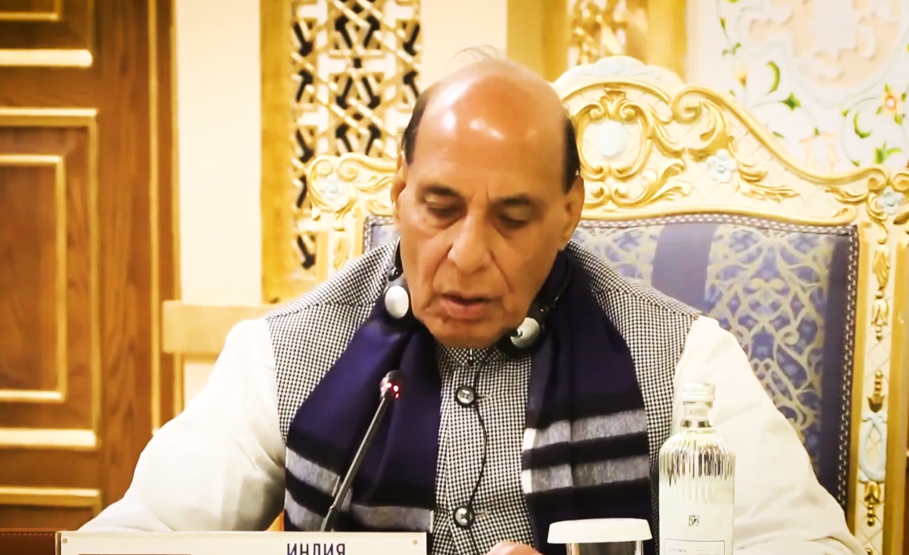 তাজিকিস্তানৰ প্ৰধানমন্ত্ৰী কৌহিৰ ৰছুলজৌদাক প্ৰতিৰক্ষা মন্ত্ৰী ৰাজনাথ সিঙৰ সাক্ষাৎ