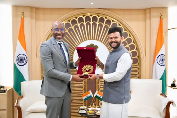 केंद्रीय नागर विमानन मंत्री राम मोहन नायडू ने मोज़ाम्बिक के परिवहन और रसद मंत्री जोआओ जॉर्ज मैटलोम्बे से मुलाकात की