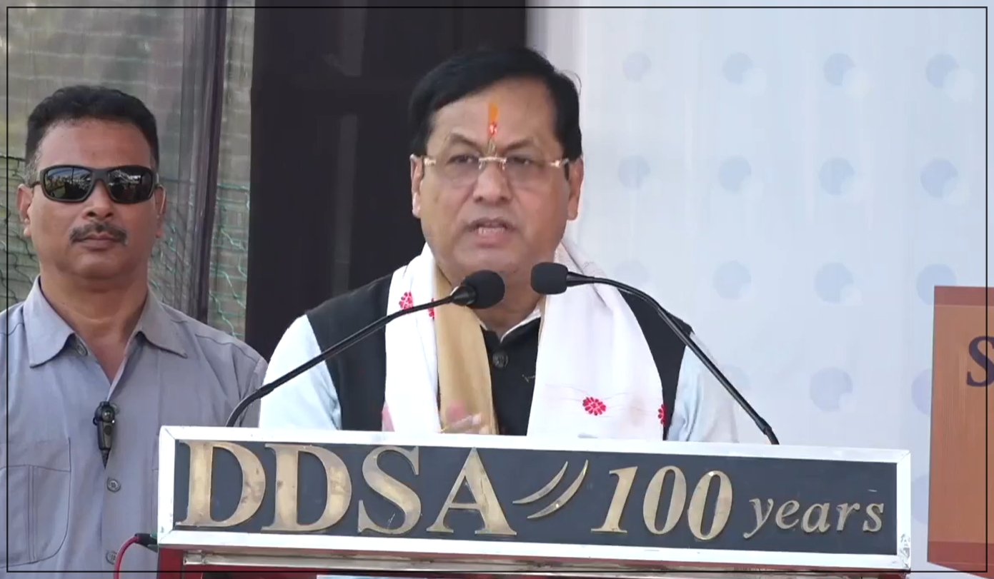 ডিব্ৰুগড়ৰ জালান আউটড’ৰ ষ্টেডিয়ামত নতুনকৈ সজাই তোলা পেভিলিয়নৰ শুভ উদ্বোধন কেন্দ্ৰীয় মন্ত্ৰী সৰ্বানন্দ সোণোৱালৰ