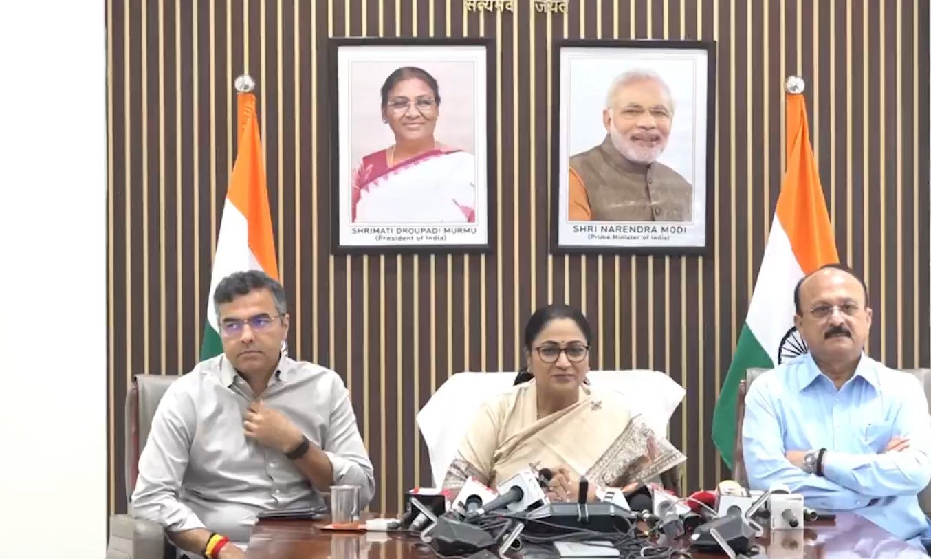Delhi Govt passes resolution congratulating PM Modi on 25 years in public office