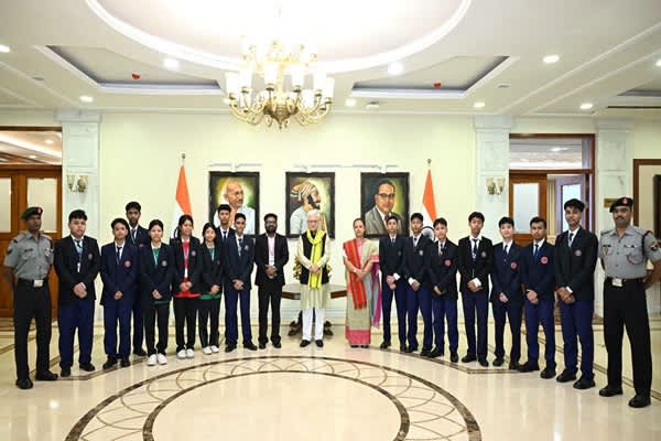 Tripura tribal students interact with Maharashtra Governor Jishnu Dev Varma in Mumbai