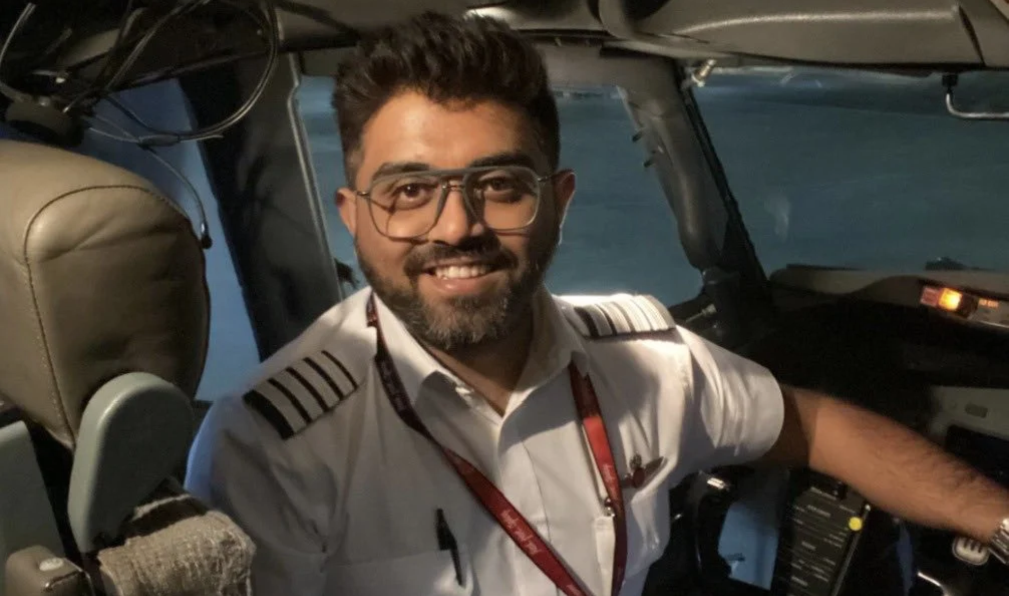 फ्लाईदुबई फ्लाइट घटना में असाधारण साहस के लिए कैप्टन स्मित मच्छार की राष्ट्रपति, उपराष्ट्रपति और प्रधानमंत्री ने सराहना की