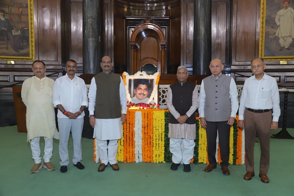 Speaker Om Birla Pays Floral Tributes to Former Lok Sabha Speaker G.M.C Balayogi on Birth Anniversary