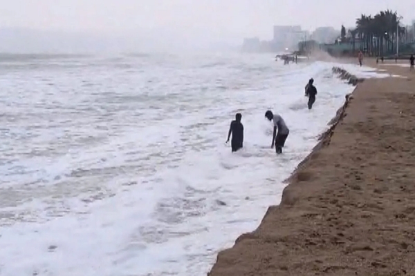 Home Ministry directs respective state govts to take precautionary measures in view of Cyclone Arnab 