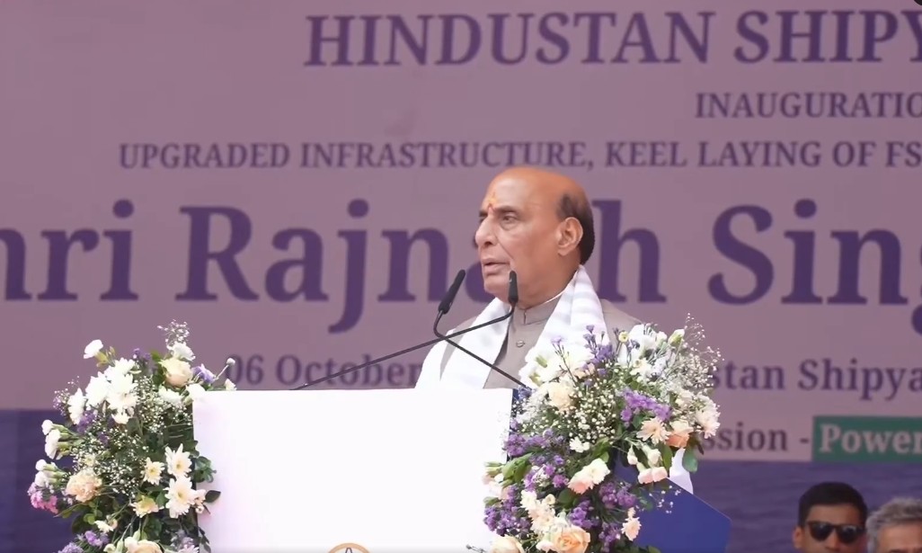 रक्षा मंत्री राजनाथ सिंह ने हिंदुस्तान शिपयार्ड लिमिटेड में एफ.एस.एस-1 का जलावतरण किया