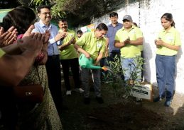 Education Minister Pralhad Joshi Leads Shramdaan and Cleanliness Drive at Gargi College