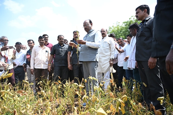 Maharashtra Revenue Minister Chandrashekhar Bawankule reviews drought situation during Akola visit