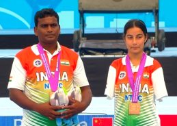 Asian Para Games: Sheetal Devi, Toman Kumar Win Compound Mixed Team Gold for India Asian Para Games: Sheetal Devi, Toman Kumar Win Compound Mixed Team Gold for India