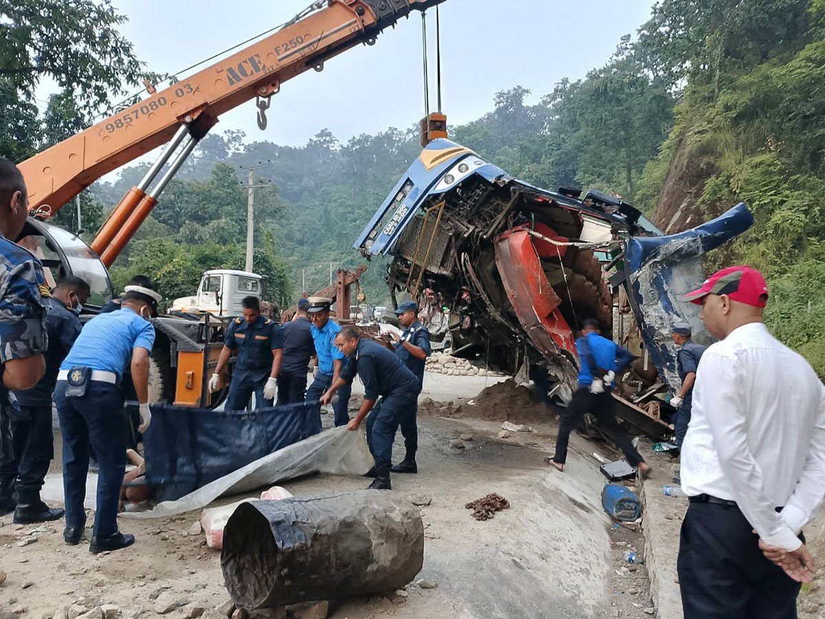 नेपाल के गंडकी प्रांत में बस पलटने से 6 लोगों की मौत, 10 घायल