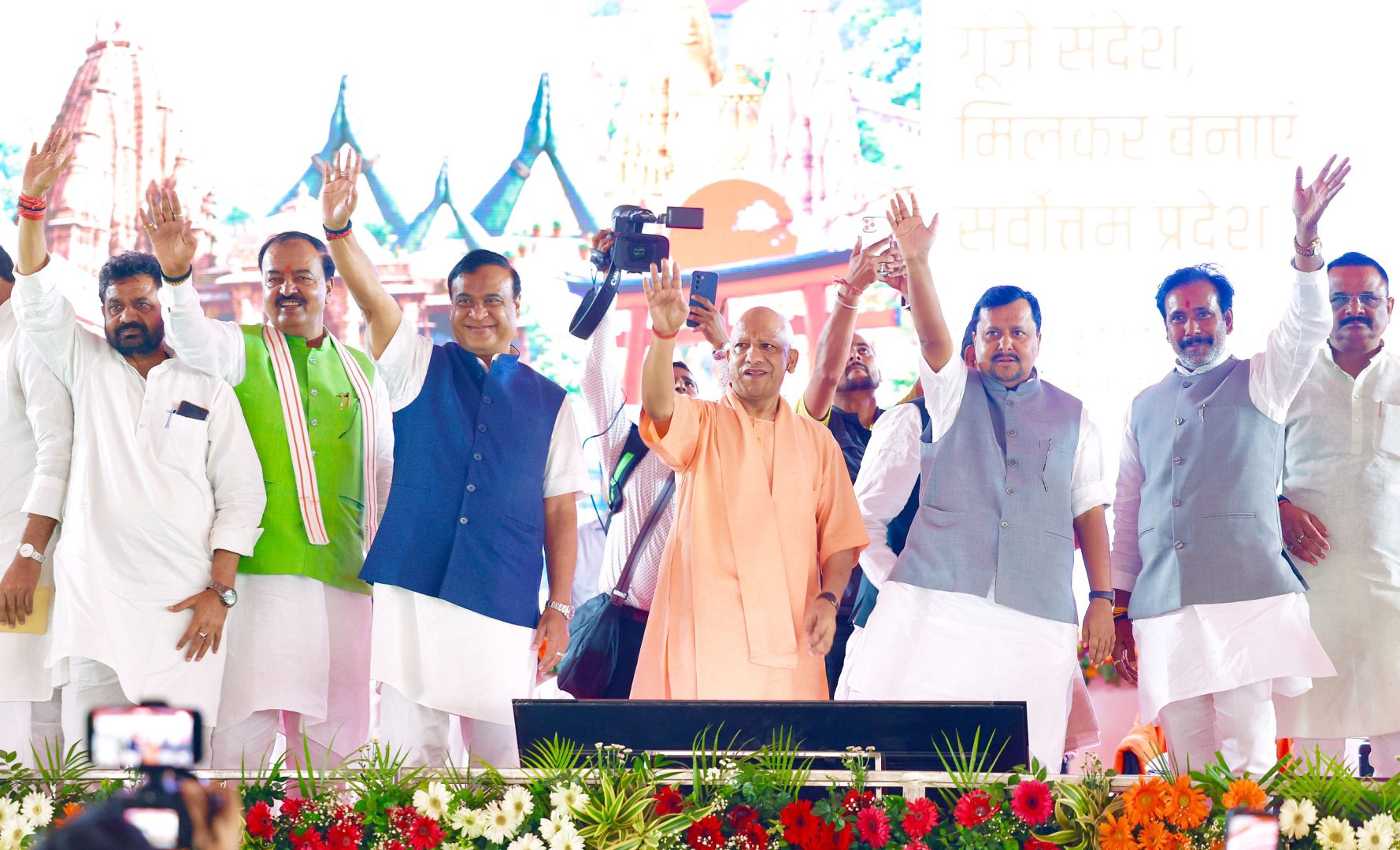 गुजरात के वडनगर से शुरू हुई बाइक सेवा यात्रा कल काशी में संपन्न