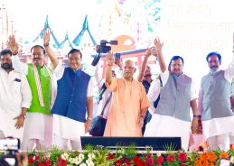 गुजरात के वडनगर से शुरू हुई बाइक सेवा यात्रा कल काशी में संपन्न गुजरात के वडनगर से शुरू हुई बाइक सेवा यात्रा कल काशी में संपन्न