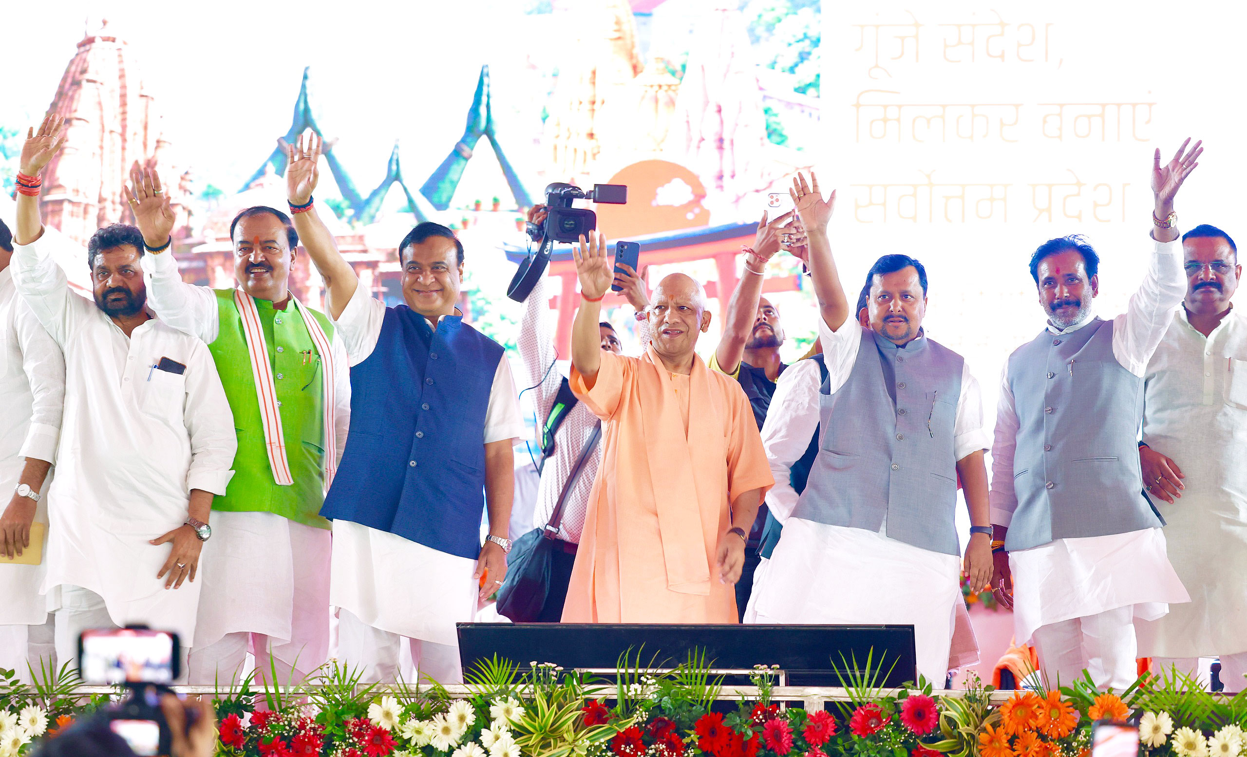 गुजरात के वडनगर से शुरू हुई बाइक सेवा यात्रा कल काशी में संपन्न